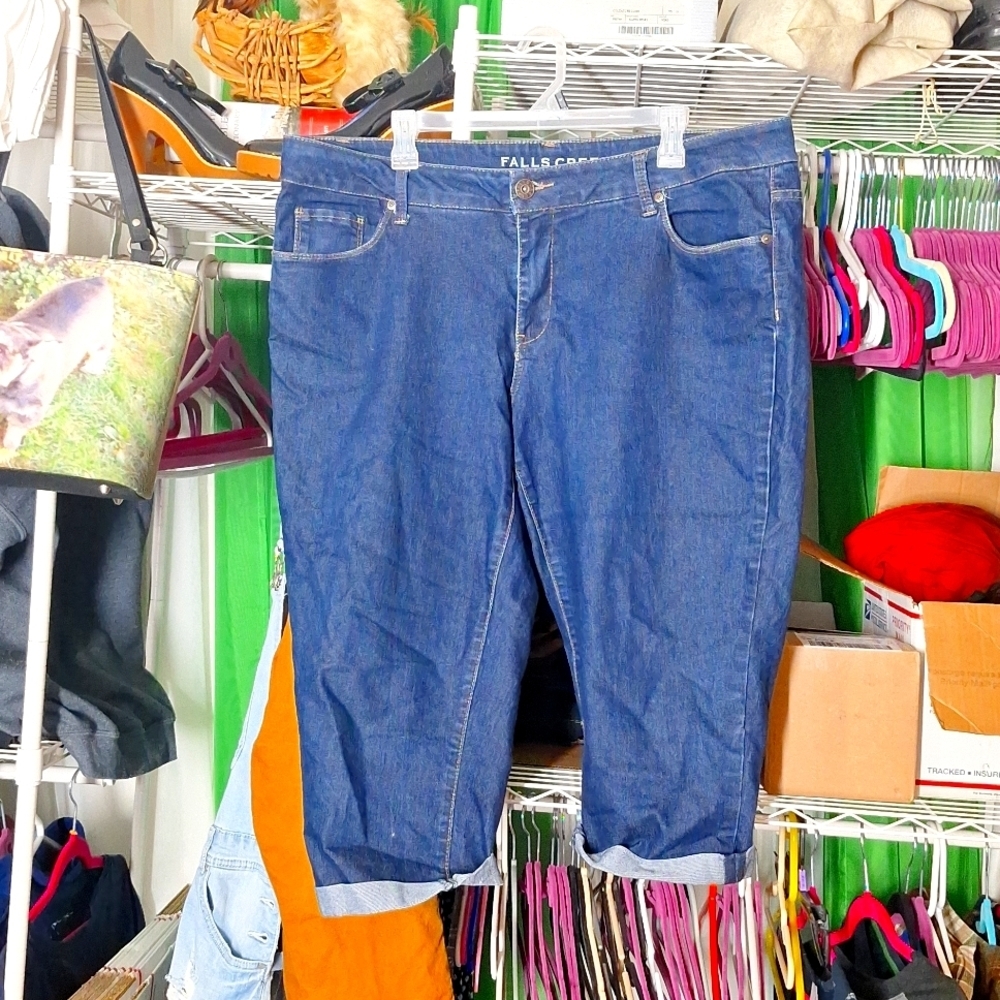 FALLS CREEK CROPPED JEANS SIZE 18